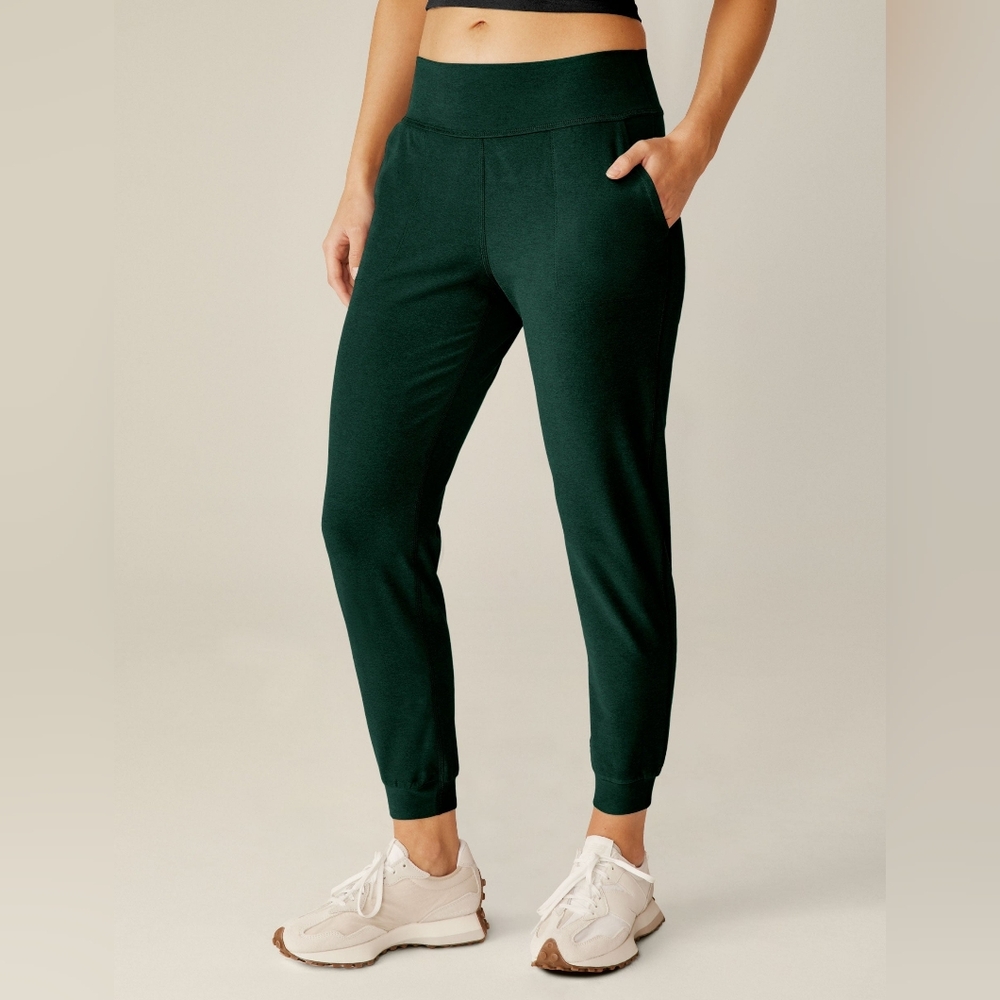 Beyond Yoga Green Spacedye Joggers